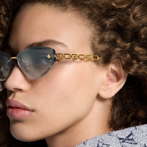 Louis Vuitton Accessories - LOUIS VUITTON Designer  SOLD OUT Style... !Sunglasses!!!✨️💥👍🩵